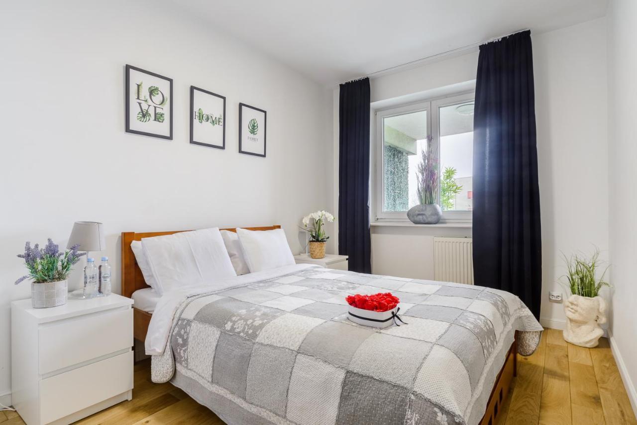 Family Apartment With A Terrace On Aleje Jerozolimskie Warschau Exterior foto