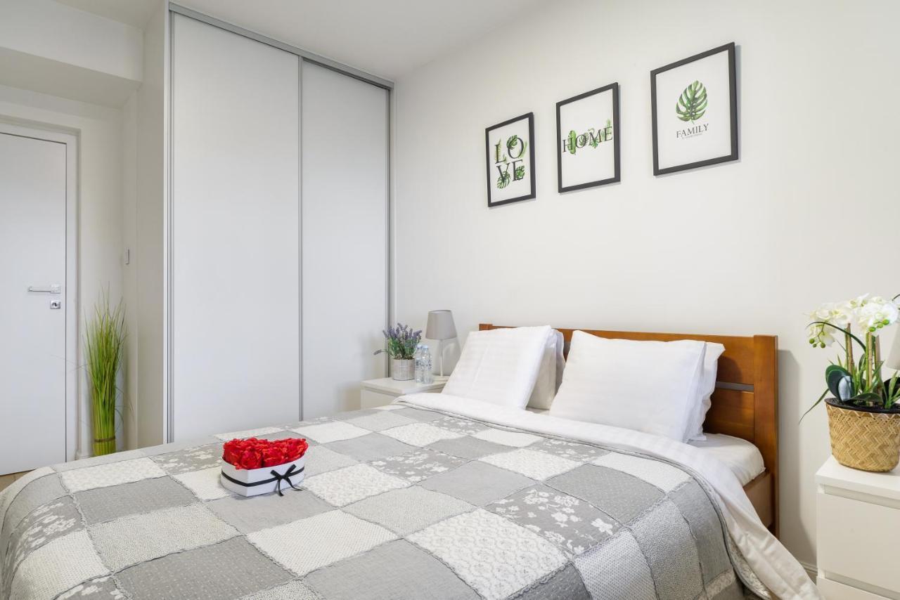 Family Apartment With A Terrace On Aleje Jerozolimskie Warschau Exterior foto